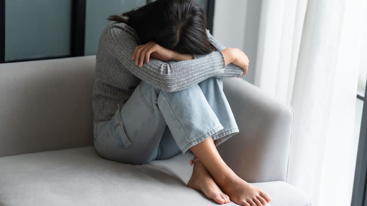 El estudio, basado en más de 400 mil adultos, indica que estas personas suelen tener mayor nivel educativo, pero también más soledad y ansiedad. |Foto: Canva
