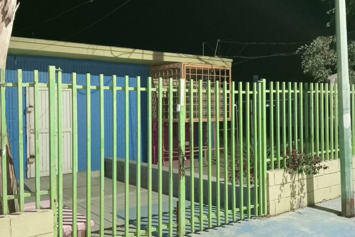 Detienen a dos hombres por allanamiento en jardín de niños