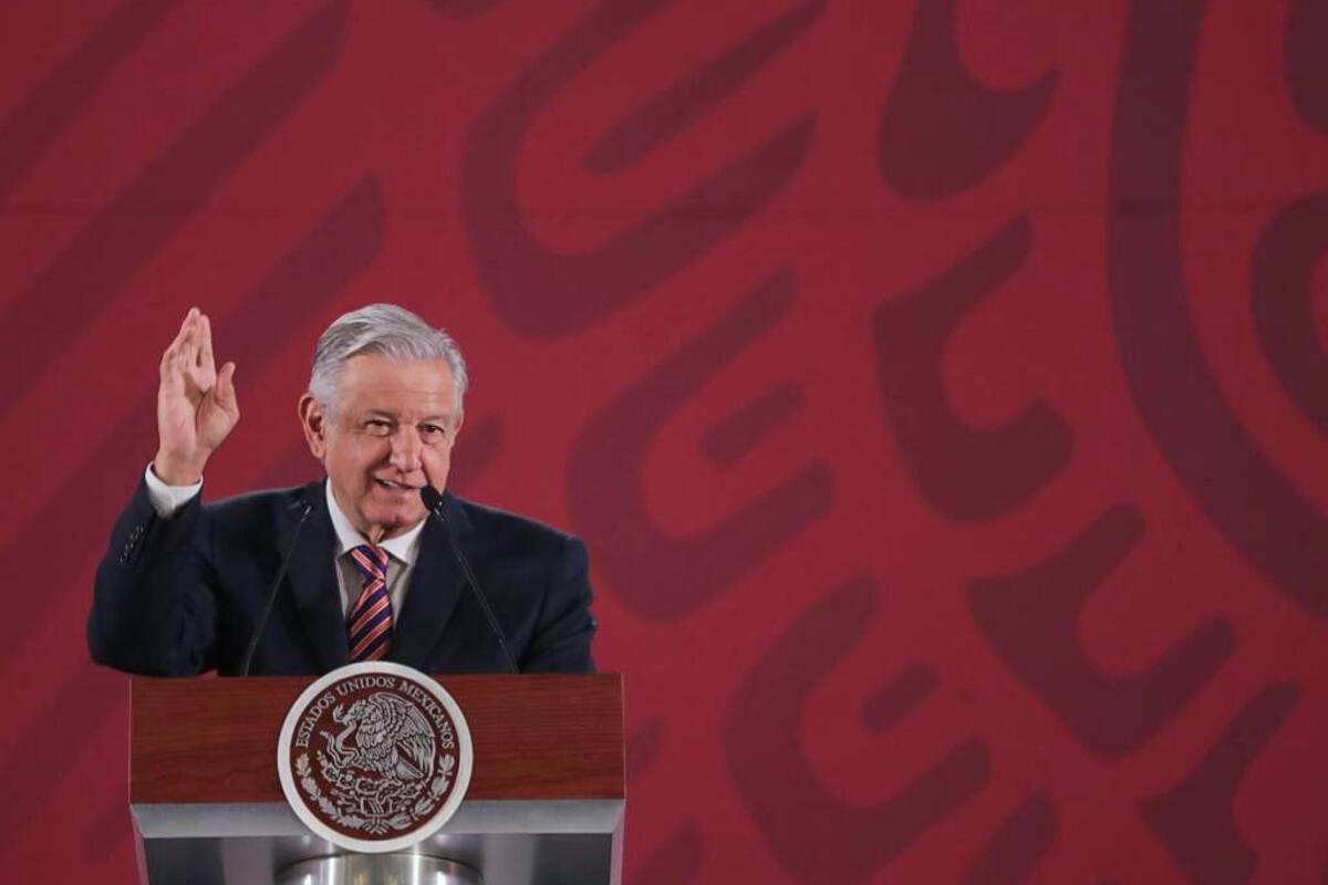 AMLO cancela Metrobús tras votación a mano alzada