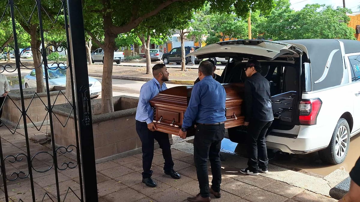 Despiden a hermanos fallecidos en accidente en alcantarilla de Ciudad Obregón