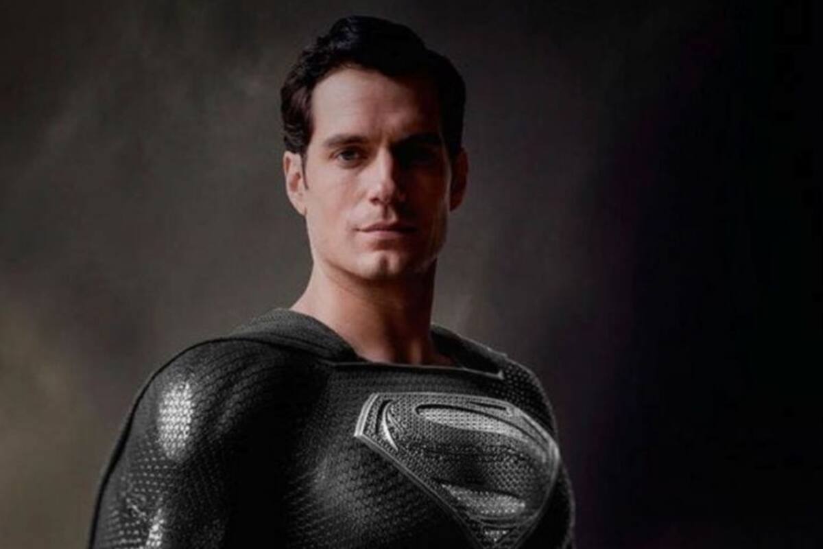 Presenta Zack Snyder un Superman con traje negro
