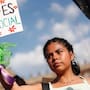 Cientos de mujeres protestan contra proyecto que condicionaría el aborto a escuchar el latido fetal en Chile