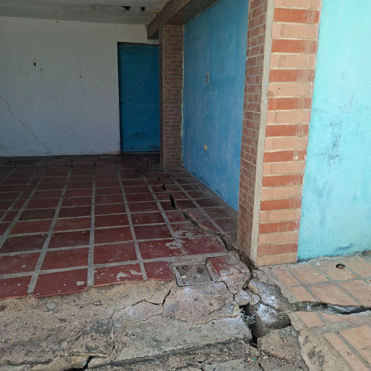 Los dos sismos afectaron algunas calles, casas en la localidad de Boca de Aroa en el estado Falcón. Foto: Yosman Suárez.