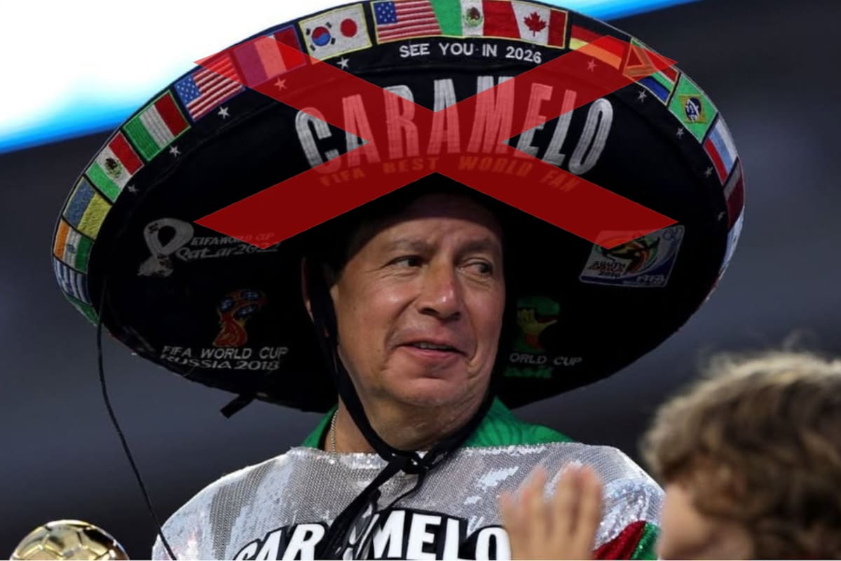 ¡FIFA pone alto a Caramelo! Castigan al reconocido como fan #1 de México tras lanzar a la cancha su sombrero con el que ha asistido a 11 mundiales, esta es su situación y sanción