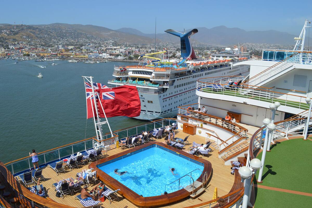 FRONTERA 25 años: Llegan miles por mar a Ensenada