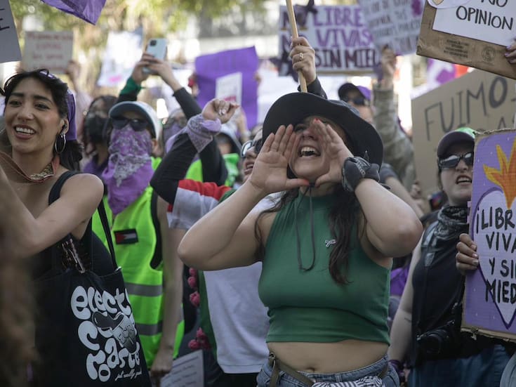 Marcha 8M en Monterrey terminó con denuncias de manifestantes contra Fuerza Civil por presuntos abusos y decomisos, la autoridad negó incidentes graves