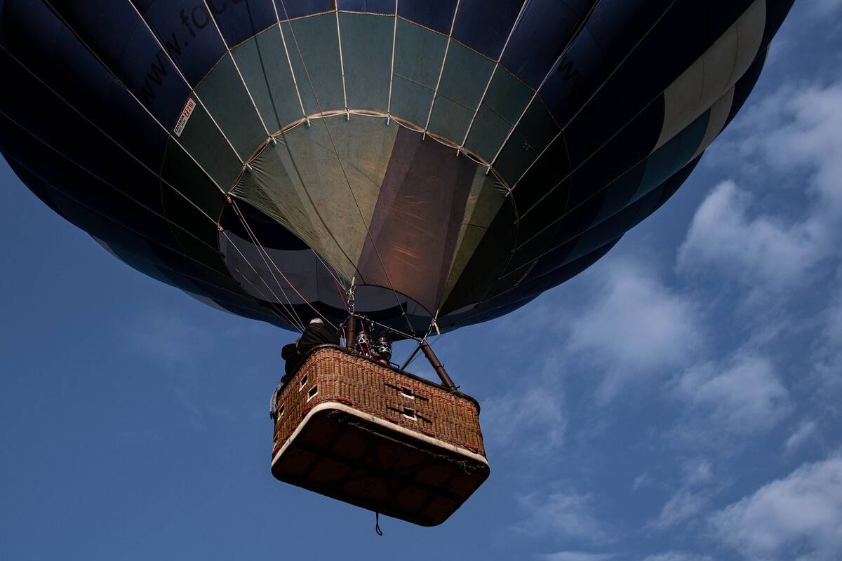 Video: Dos personas se salvan de caer de un globo aerostático en Teotihuacan