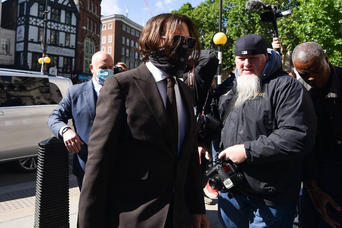 Excrementos en la cama acabaron con su matrimonio, dice Johnny Depp