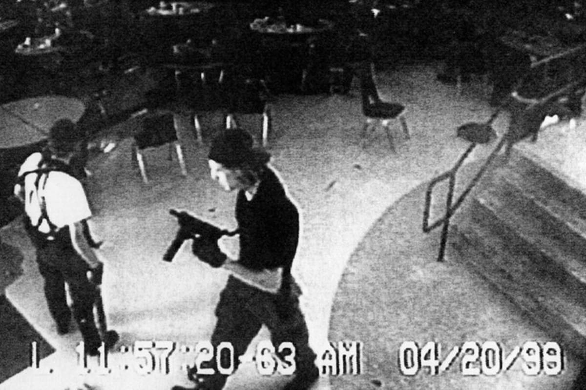 A 25 años de la tragedia, Biden recuerda a las víctimas del tiroteo de Columbine