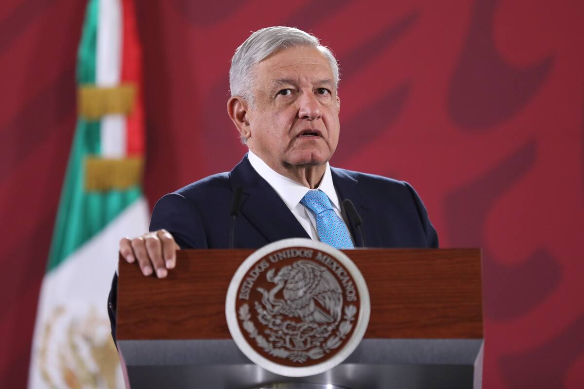 AMLO se ríe de memes sobre rifa del avión presidencial: ¡son geniales, buenísimos!