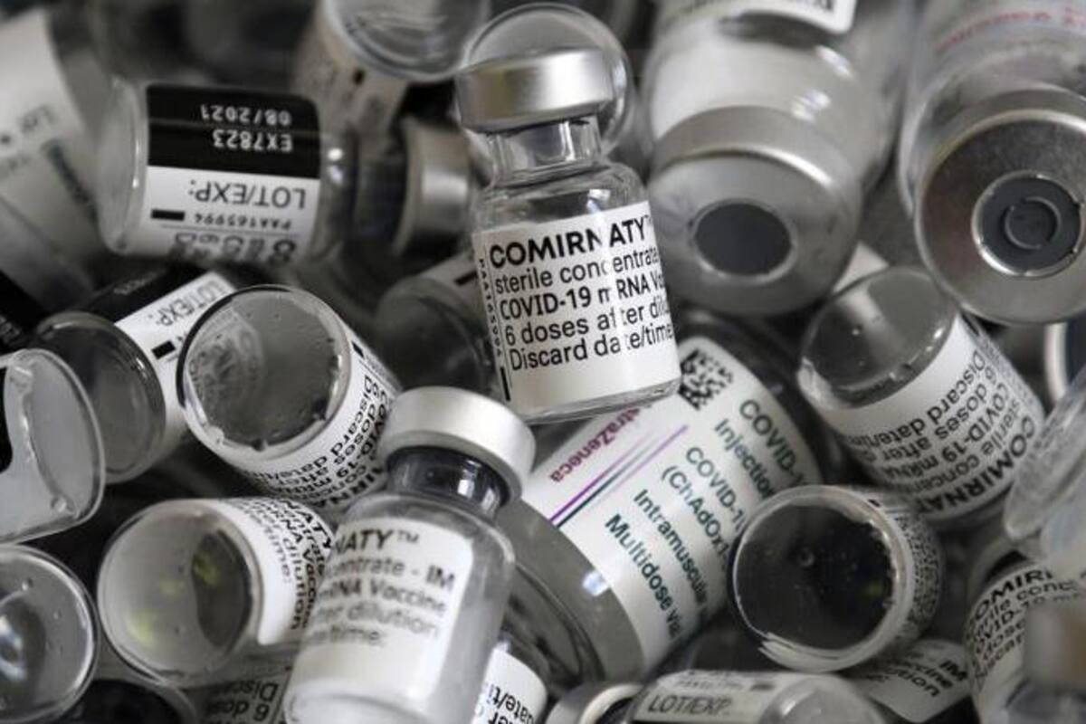 COVID: Examinan posible vínculo de vacuna con inflamación cardiaca