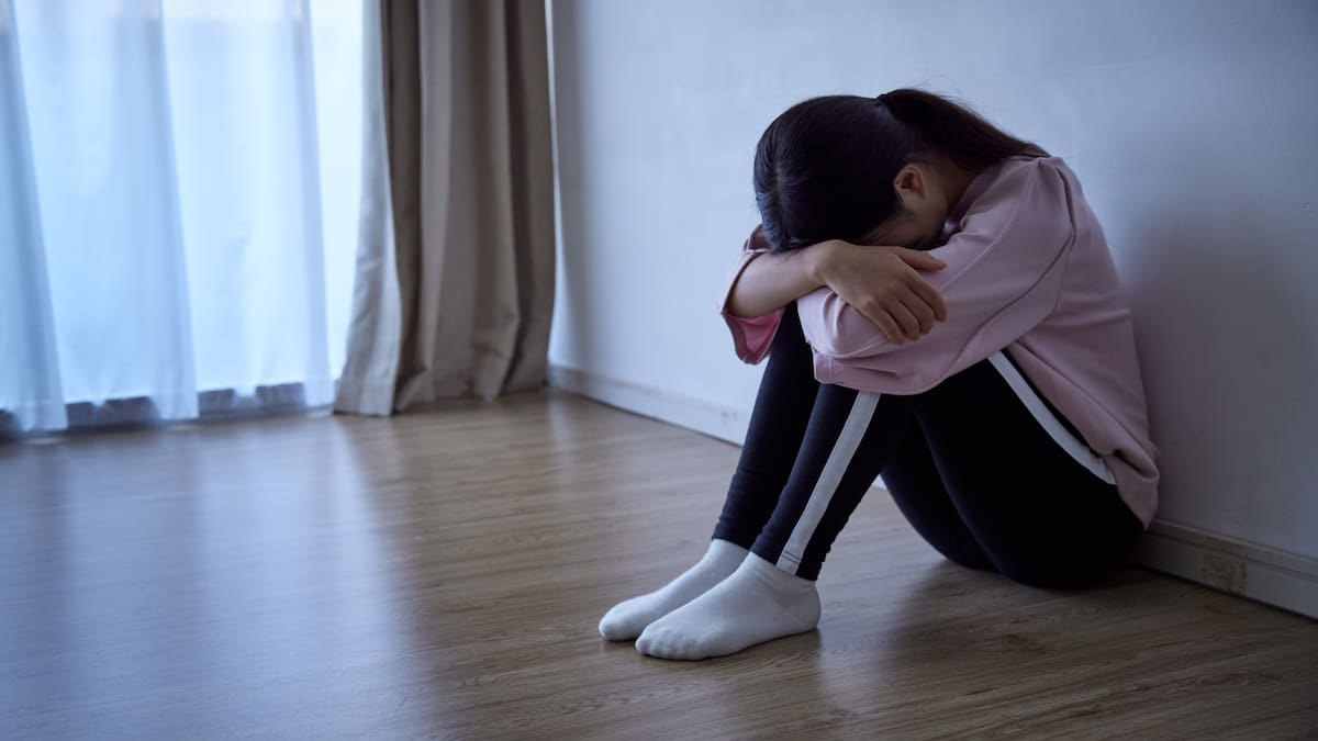 La psicología moderna retoma estas reflexiones para explicar formas de soledad ligadas a la incomunicación y la falta de conexión profunda. Foto: Canva