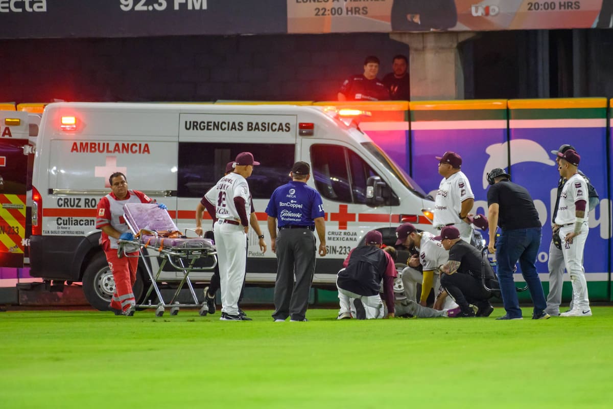 VIDEO: JP Martínez de Tomateros sale en ambulancia tras terrible choque con compañero en los playoffs de la LMP
