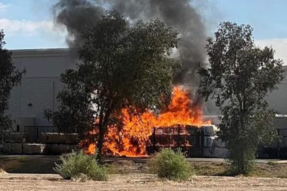 Incendio en tienda Walmart de Calexico