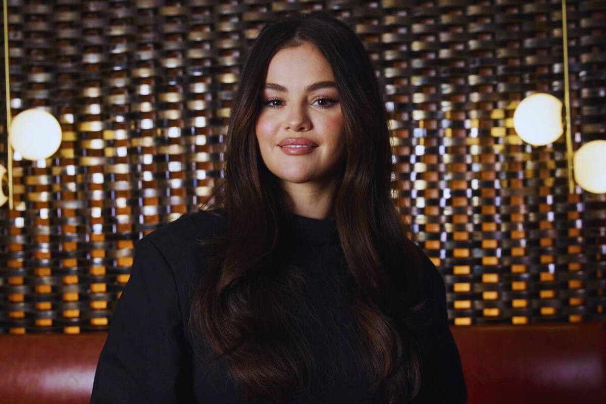 Selena Gomez responde a críticas de su físico y asegura tener problemas de salud digestiva