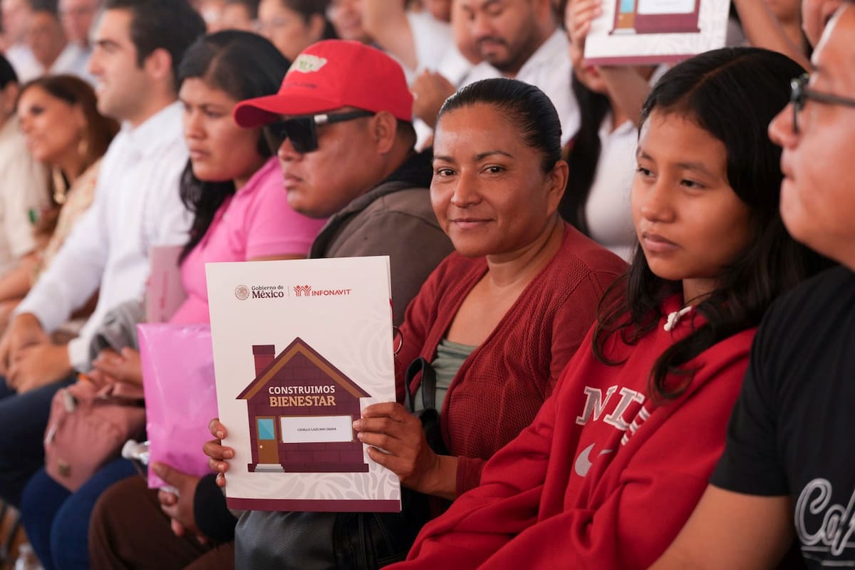 La presidenta encabezó en Playa del Carmen la entrega de viviendas, escrituras y liberaciones de hipoteca, y destacó que su gobierno avanza en la construcción de 1.2 millones de casas y en la cancelación de créditos impagables para miles de trabajadores. | Crédito: Presidencia