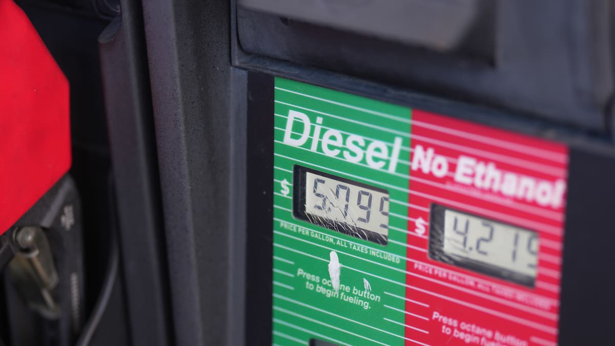 La guerra con Irán dispara el precio del diésel en EEUU a niveles récord y amenaza con encarecer alimentos y transporte