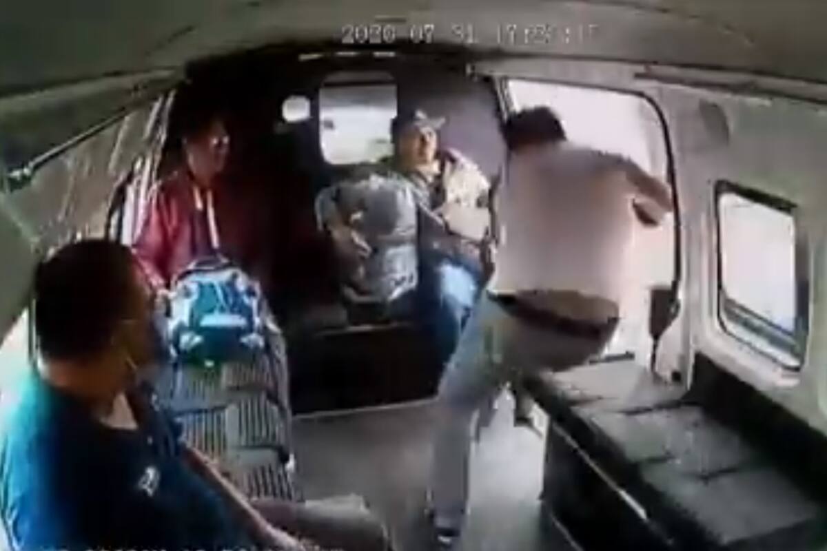 VIDEO: Componen cumbia a ladrón que intentó asaltar combi en Edomex