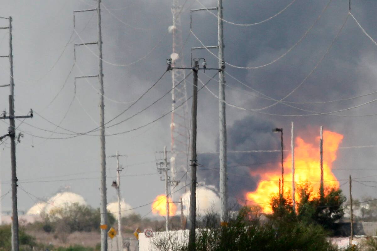 Controlan incendio en refinería Lázaro Cárdenas; confirman 7 heridos