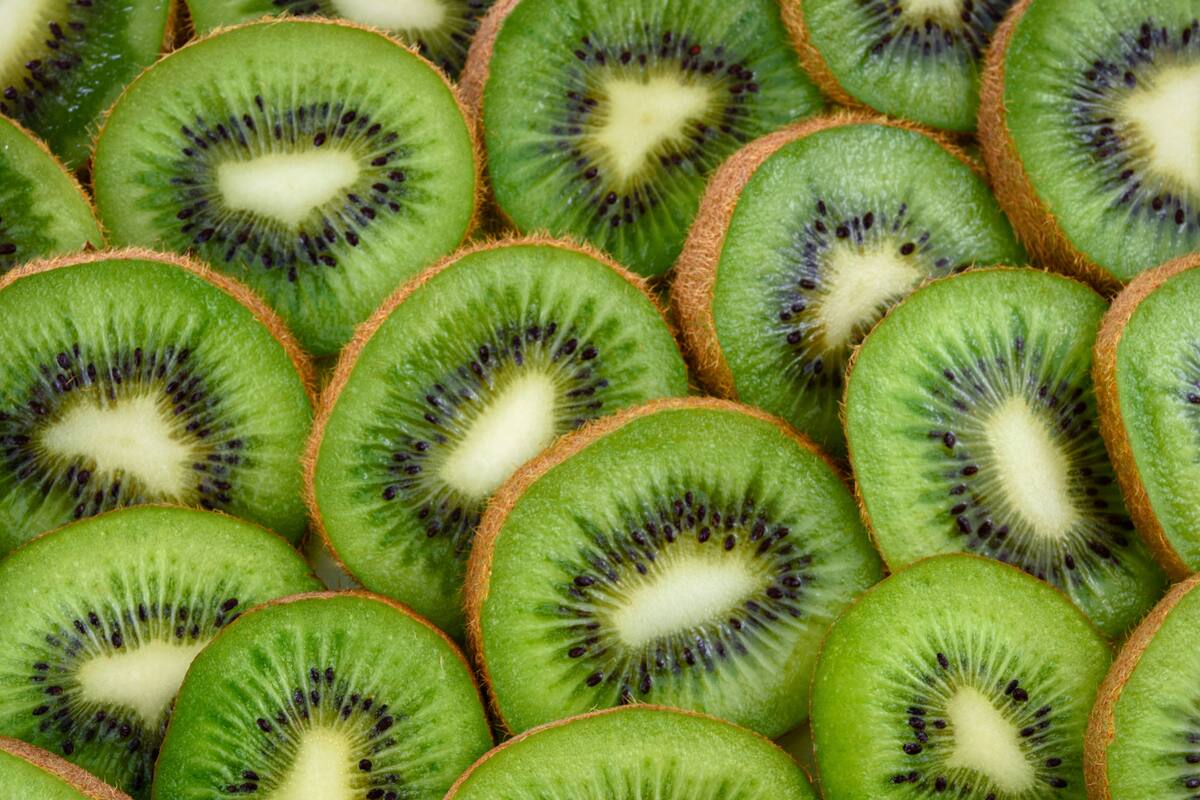 ¿Por qué deberías comer kiwi antes de ir a dormir?