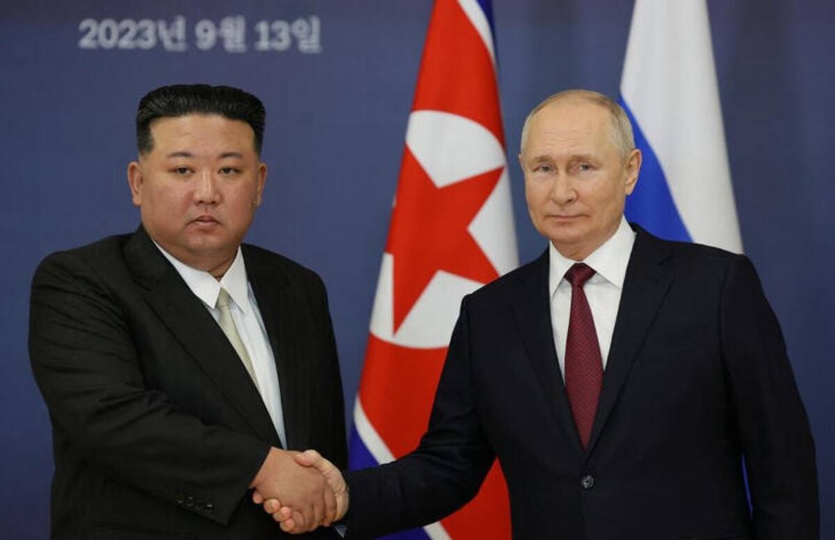 El presidente ruso, Vladimir Putin (dcha), saluda al líder norcoreano Kim Jong Un durante un encuentro en el Cosmódromo Vostochny, en la región de Amur, Rusia. 13 septiembre 2023. | Crédito: Sputnik/Vladimir Smirnov/Pool vía Reuters.