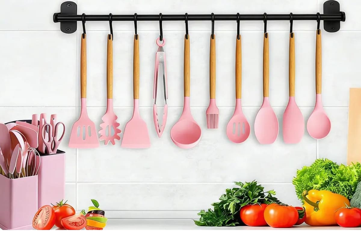 Mercado Libre rebaja a $357.93 MXN el set de cocina Ecovida de 19 piezas con un 18% de descuento, ofreciendo envío gratis y herramientas de silicona que no rayan los sartenes