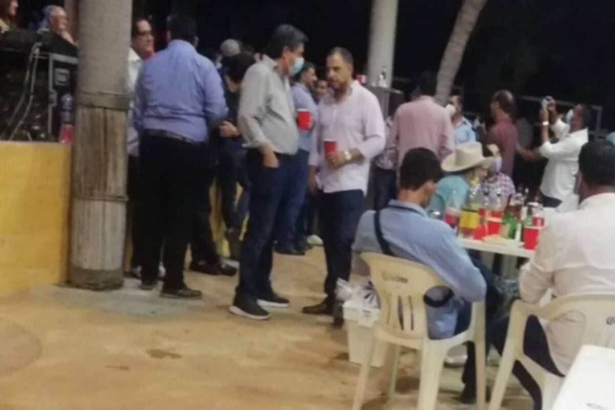 Critican en redes a exgobernador de BCS por “covi-fiesta”