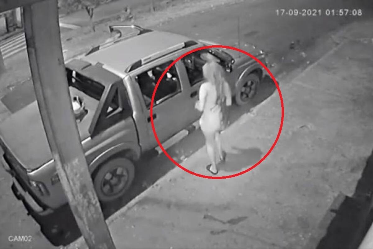 Apuñala a su esposa al verla con amante y ambos la dejan morir