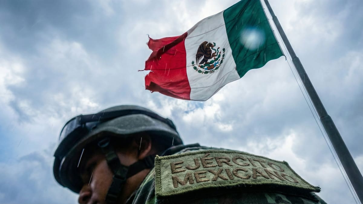 Militares en México tienen privilegios extra a sus salarios, como descuentos en tiendas como Sears, Sanborns y Costco, además de agencias de autos, vivienda, seguros, vuelos y parques turísticos mediante convenios oficiales del ISSFAM
