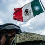 Militares en México tienen privilegios extra a sus salarios, como descuentos en tiendas como Sears, Sanborns y Costco, además de agencias de autos, vivienda, seguros, vuelos y parques turísticos mediante convenios oficiales del ISSFAM