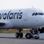 Una mujer de 70 años falleció por presuntas causas naturales durante un vuelo de la empresa Volaris que cubría la ruta Chicago-Michoacán; la nave aterrizó de emergencia en Monterrey