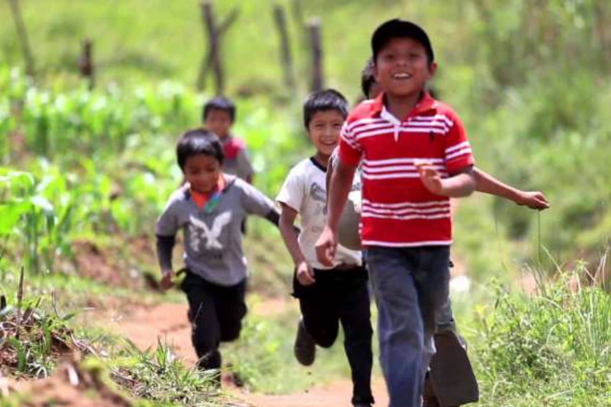 "Amigos por el Mundo": Niños aprenden español por correspondencia
