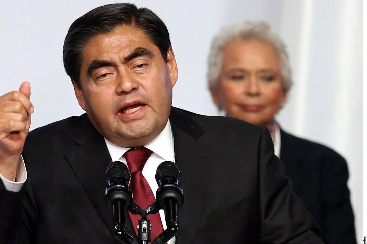 Barbosa busca emitir decreto para frenar reapertura del sector automotriz en Puebla