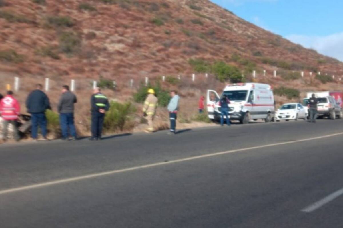 Fallece hombre tras volcadura de camión en San Vicente