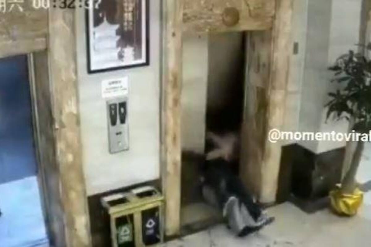 VIDEO: Un par de hombres se caen a un elevador