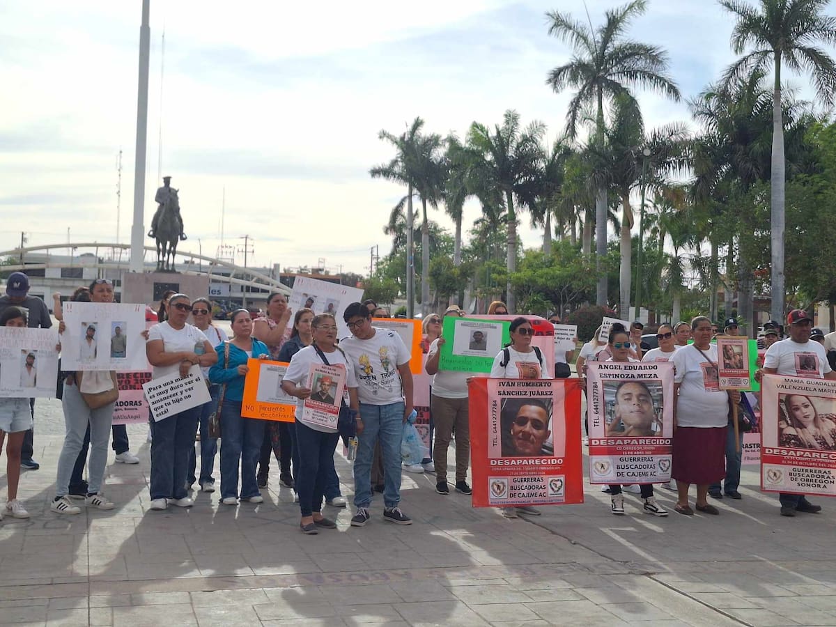 Familiares se manifiestan para exigir justicia por sus desaparecidos. - Especial.