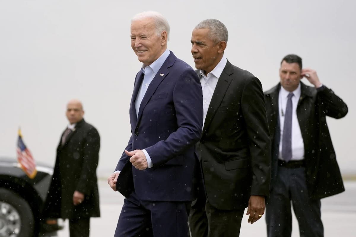Biden y Obama en una fotografía de archivo de AP.