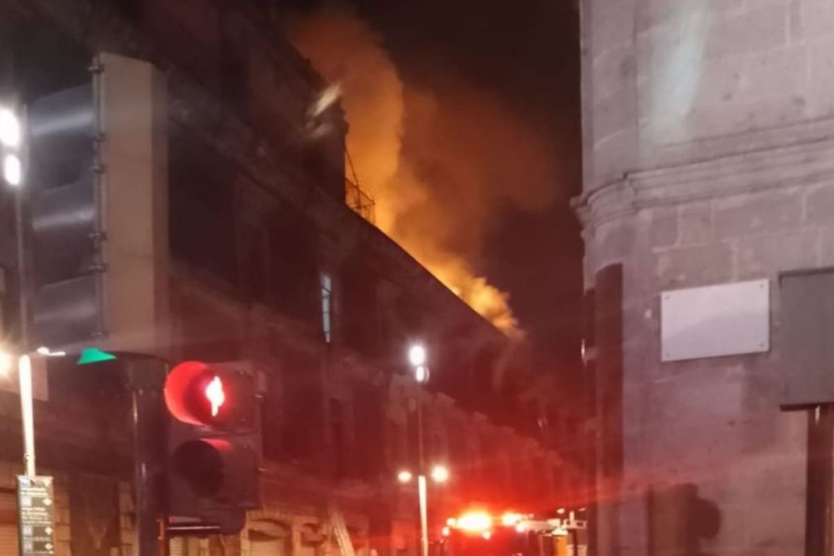 Incendio en bodega del Centro Histórico moviliza a equipos de emergencia