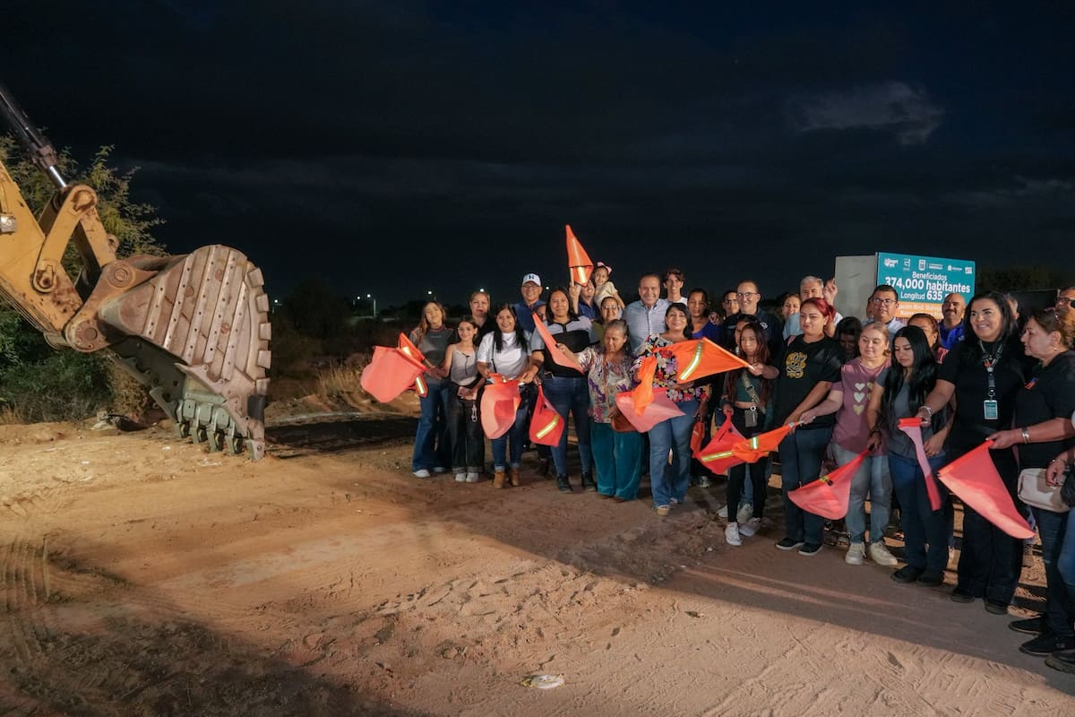 El alcalde Antonio Astiazarán encabezó el arranque de la pavimentación del bulevar Quiroga en el norponiente de Hermosillo. FOTO: ESPECIAL