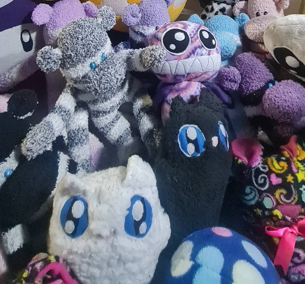 Lisa Melina Búrquez So, de 44 años de
edad, hace primero los dibujos para ser
más precisa con sus creaciones.