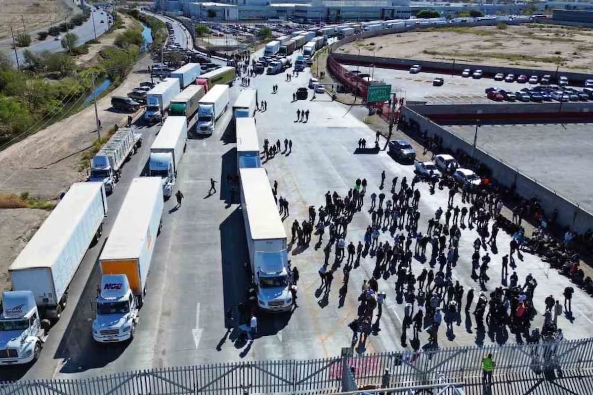 A horas de que millones de automovilistas inicien su semana en México, un paro nacional de transportistas y agricultores provocará bloqueos en carreteras clave y afectaciones en al menos 20 estados este lunes 6 de abril