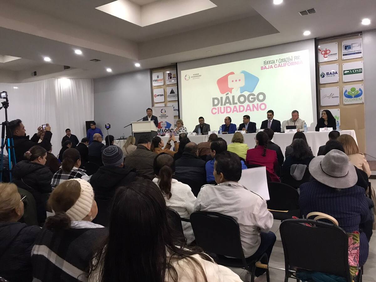 7 precandidatos a la alcaldía de Tijuana por Fuerza y Corazón por Baja California exponen sus propuestas ante ciudadanos y afines a la coalición.
