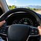 ¿Qué es el cruise control y cómo se activa en un carro?