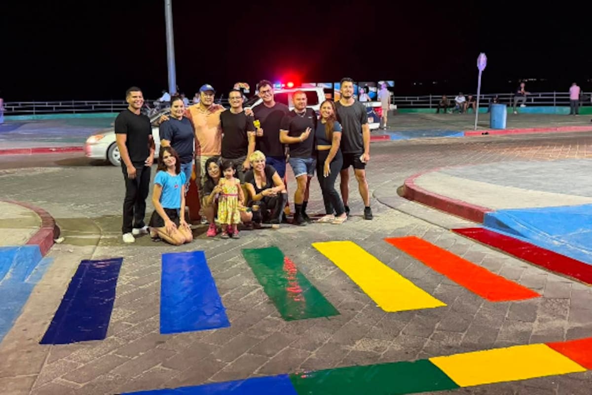 San Felipe estrena su primer cruce peatonal con los colores del orgullo previo a la cuarta marcha LGBTQIA+