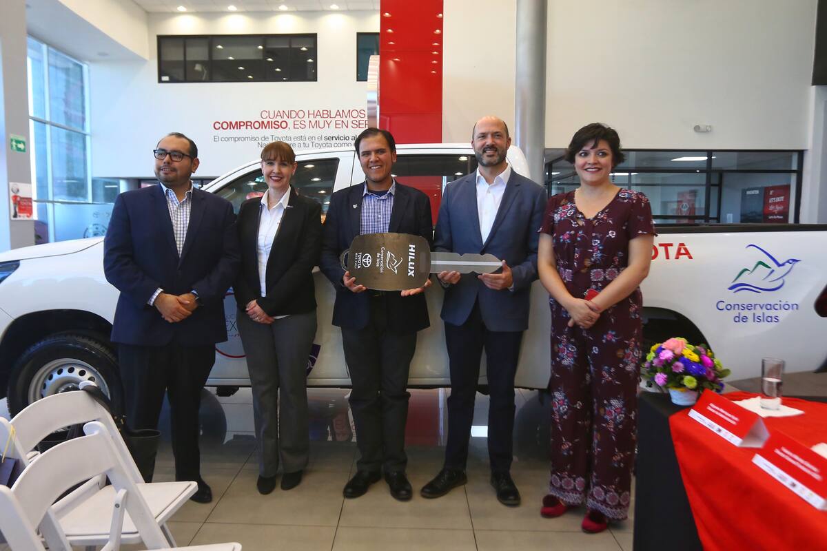 Dona toyota 3 vehículos a Teletón y GECI