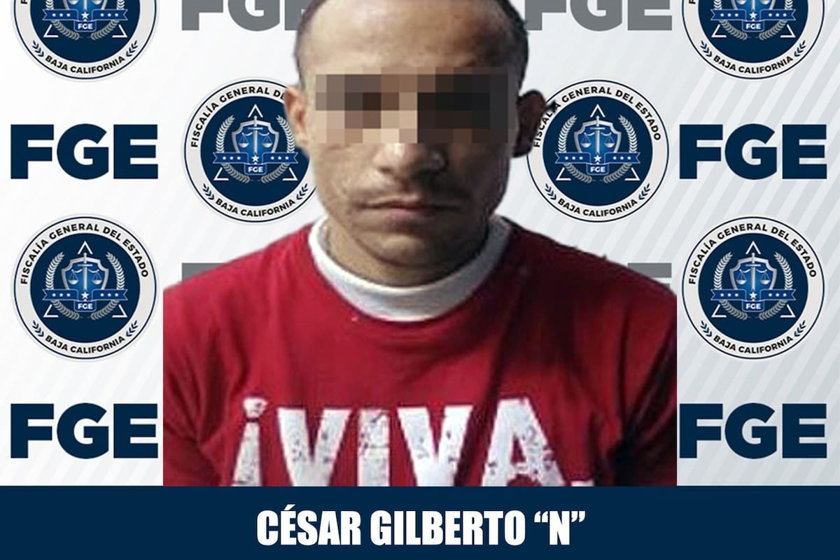 Amenazó con una pistola a una madre y su hija para robar su carro