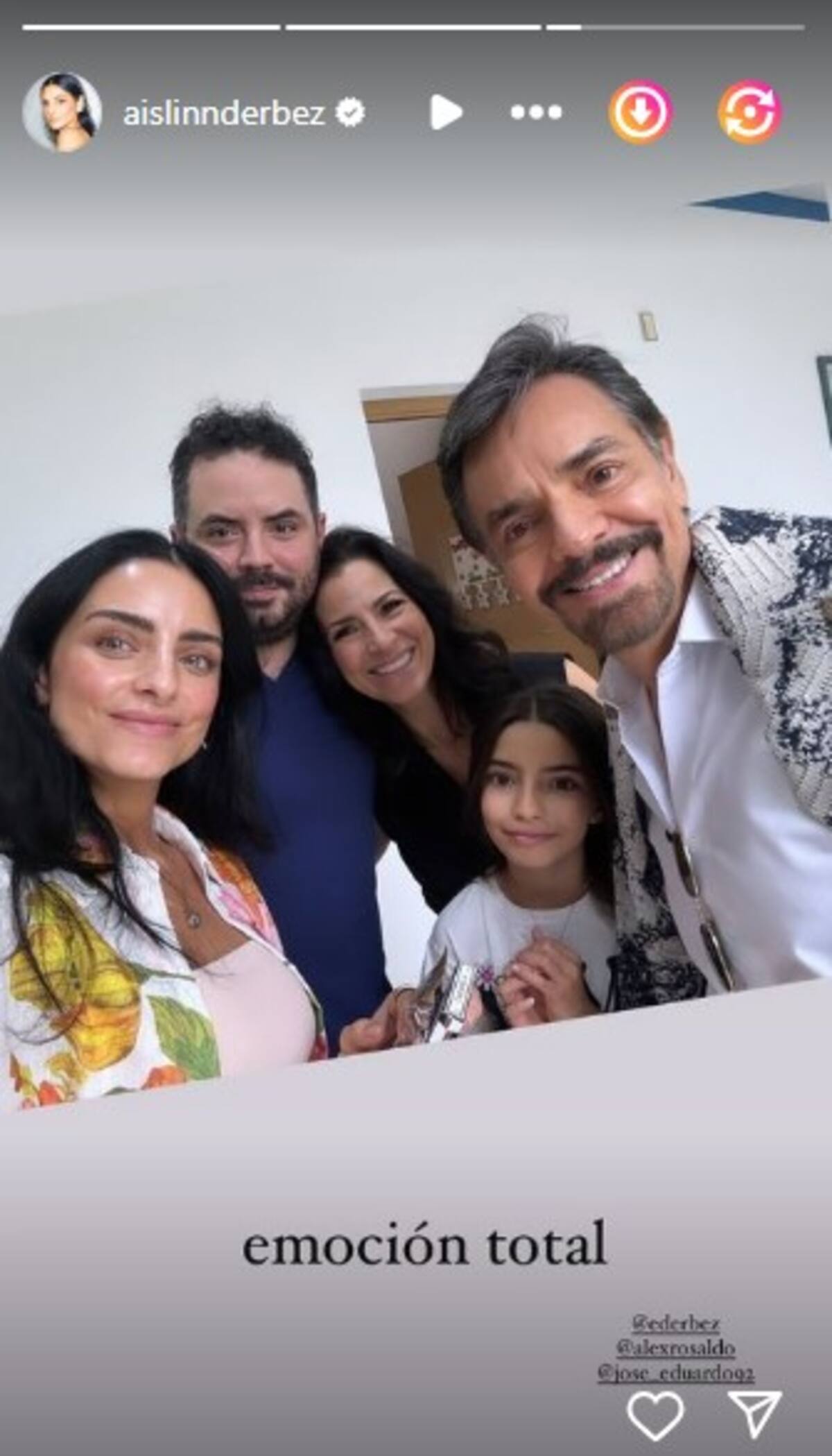 Los Derbez recibieron a Tessa en el hospital / Redes Sociales: @aislinnderbez
