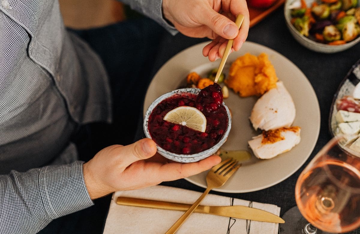 ¿Por qué los hombres suelen comer más que las mujeres? Expertos explican cuáles son las razones | Foto: Especial (canva)