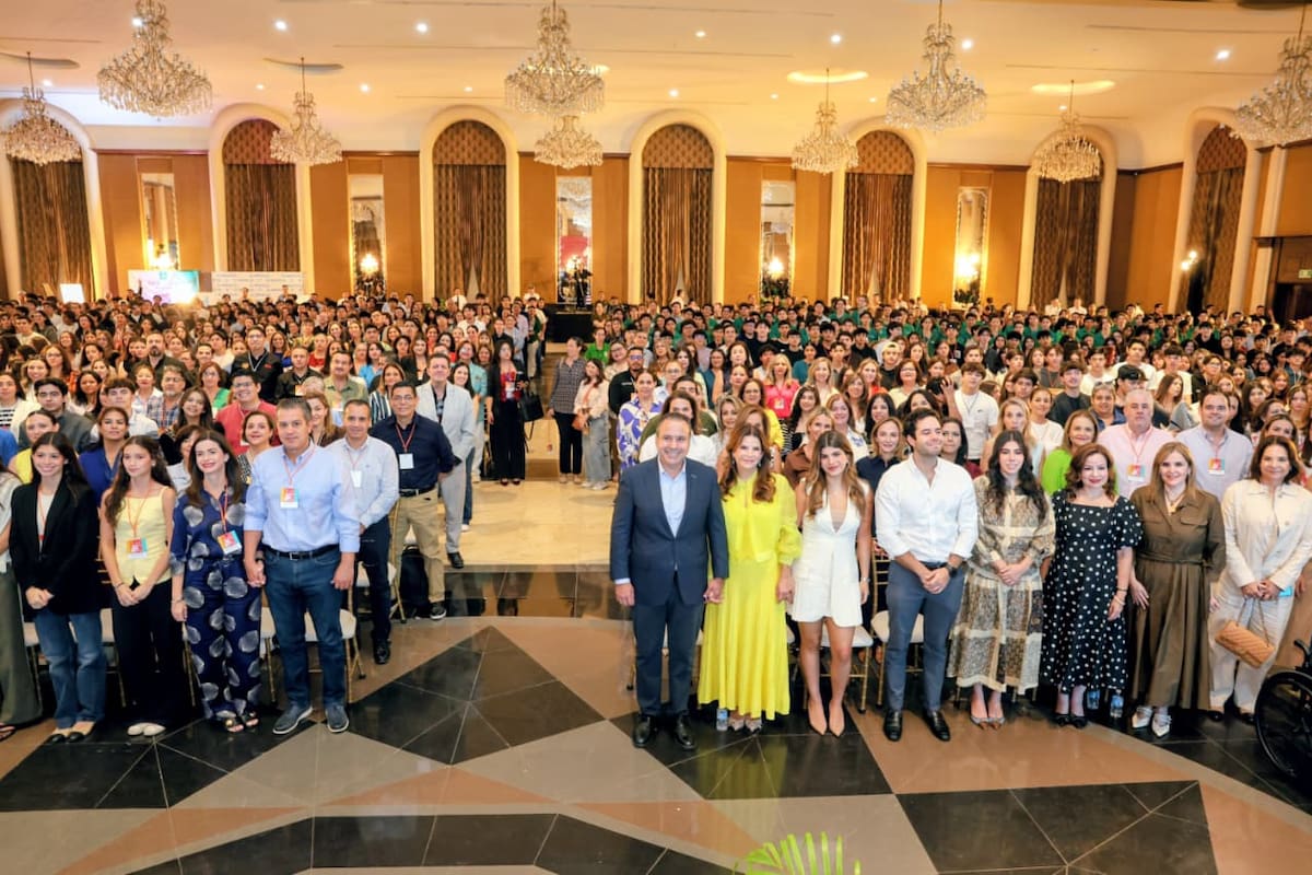 Inauguran Antonio Astiazarán y su esposa Patricia Ruibal el tercer Congreso de la Familia