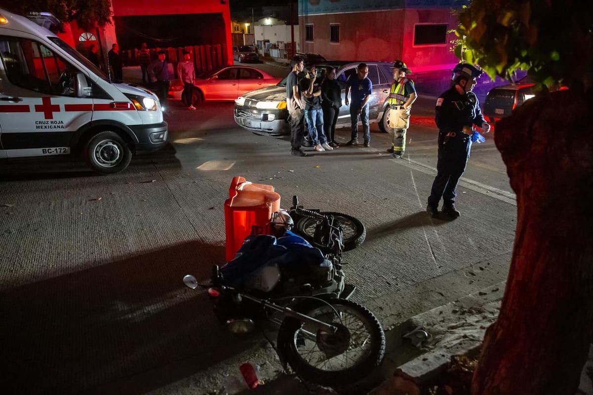 Testigos señalaron que el motociclista se impactó contra un vehículo que circulaba por la zona. Foto: Border Zoom